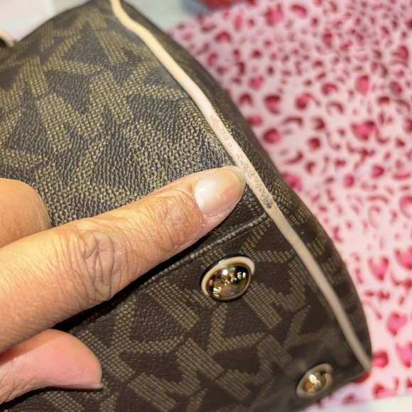 EUC MK hand bag. Can be a crossbody with a long strap. Long strap not included. - Picture 5 of 16